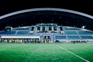 Pha tranh chấp trong một trận đấu thuộc giải hạng 2 Nhật Bản